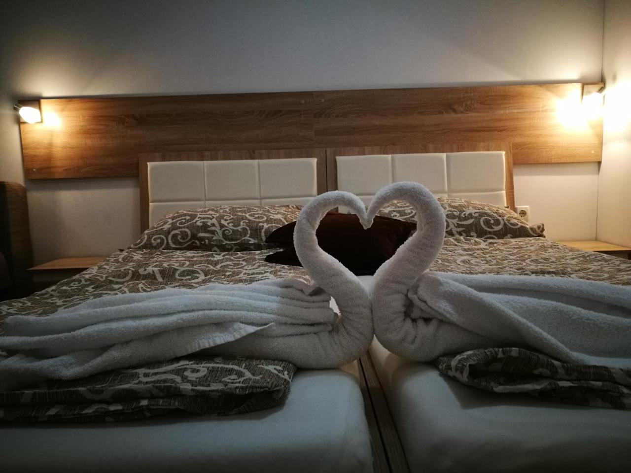 Rooms Aracic スラヴォンスキ・ブロド エクステリア 写真